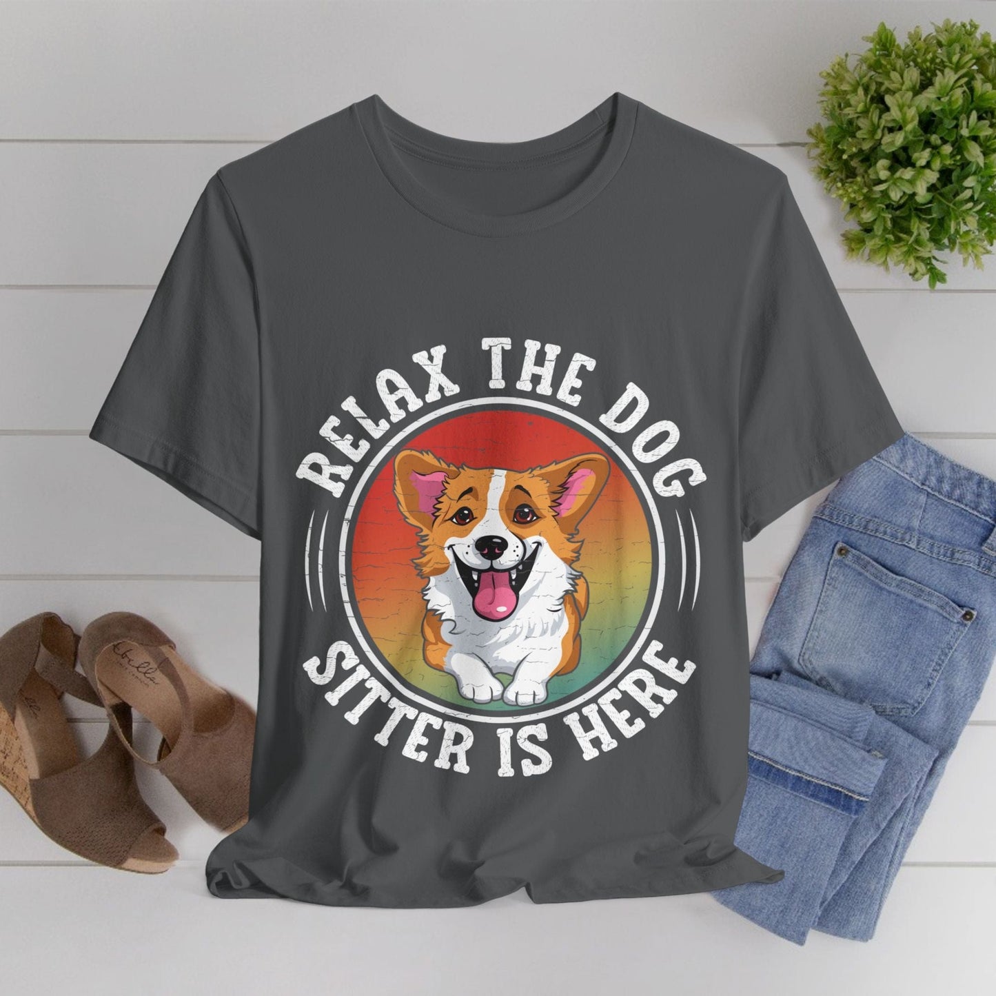 136 - Relax the Dog - T-shirt