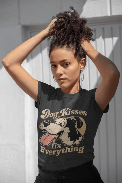 158 - Dog Kisses - T-shirt